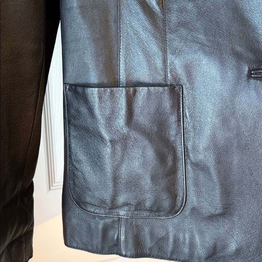 Womens leather jacket size L 12/14, black. Like new, very clean - Picture 6 of 10